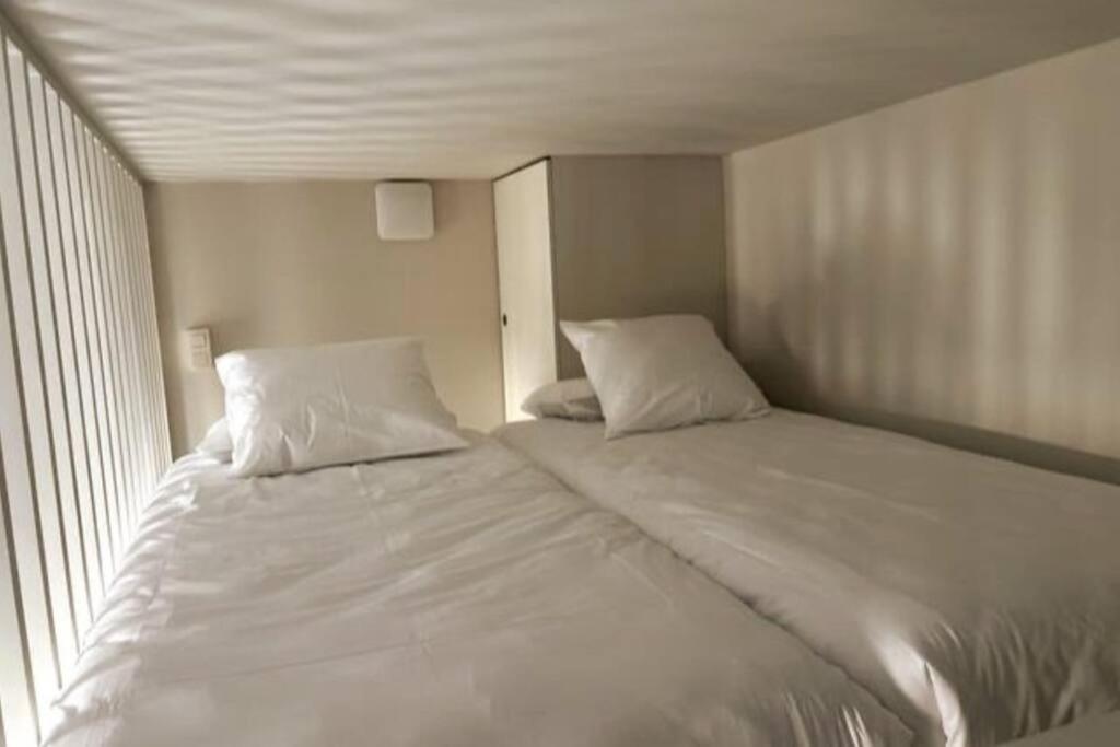 Au Cabinet Childeric Apartment Tournai Bagian luar foto