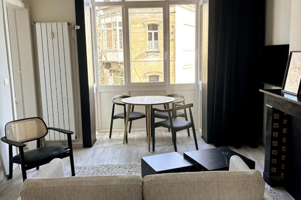 Au Cabinet Childeric Apartment Tournai Bagian luar foto