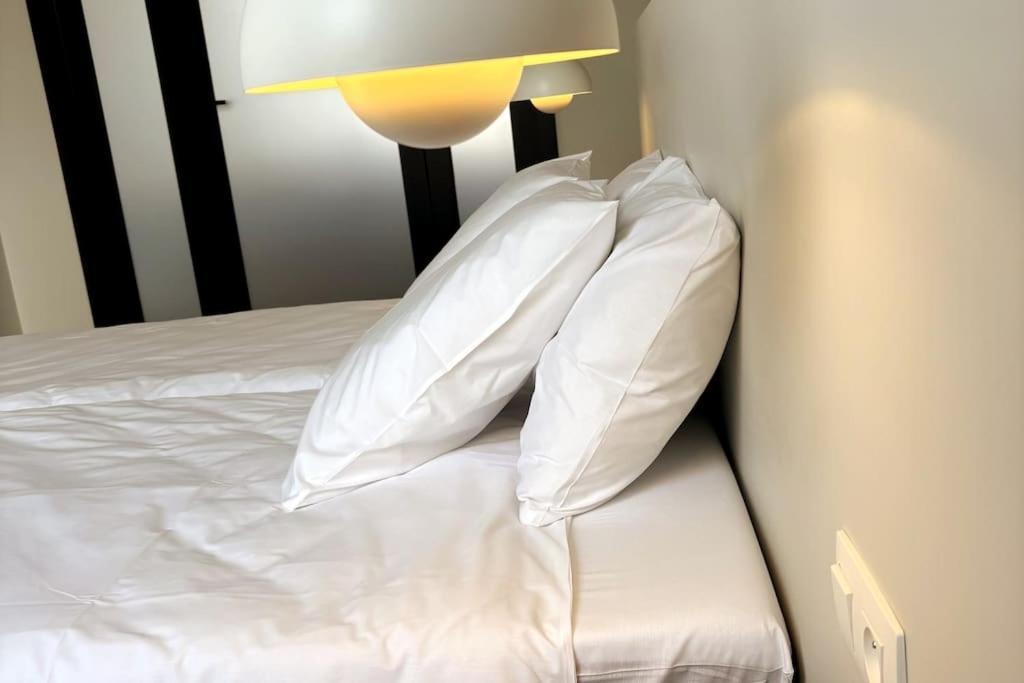 Au Cabinet Childeric Apartment Tournai Bagian luar foto
