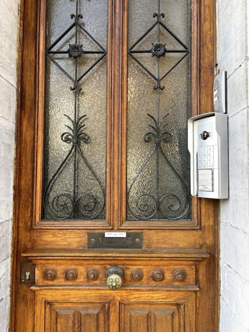 Au Cabinet Childeric Apartment Tournai Bagian luar foto