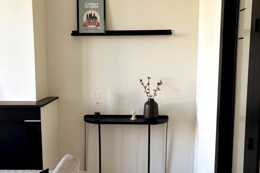 Au Cabinet Childeric Apartment Tournai Bagian luar foto